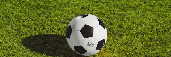 足球战术板示意图 - 教练正在布置战术